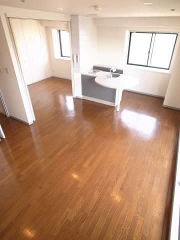 【居間・リビング】 | チハヤアネックスビル | 広いリビングにキュンキュンします♪