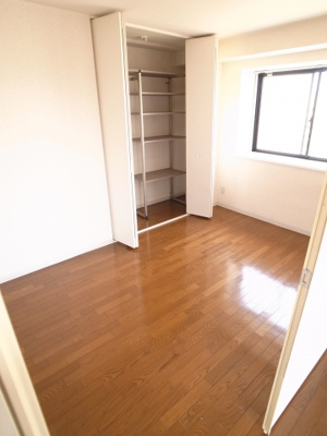 【寝室】 | チハヤアネックスビル | 寝室はこちら、広く開けて使う事も出来ます。