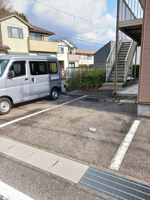 エクセルハイツ原山の駐車場