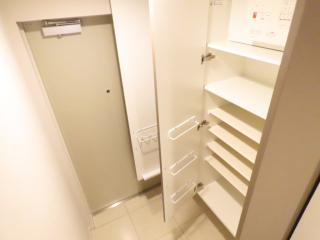 ザ・プレミアム長崎駅前の収納|トールサイズのシューズボックス