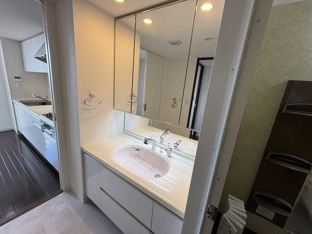 新千里桜ヶ丘メゾンシティ参番館の独立洗面台