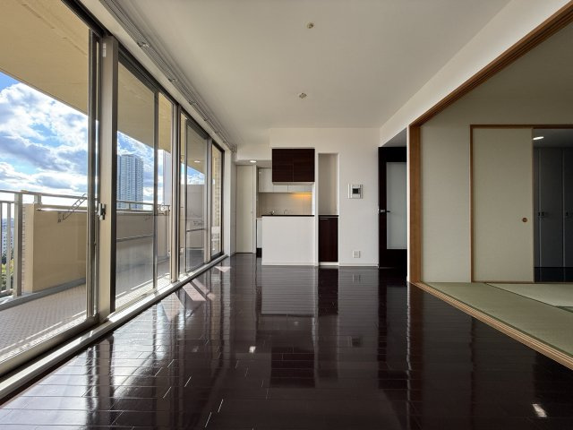 新千里桜ヶ丘メゾンシティ参番館の居間・リビング