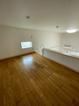 落ち着いて過ごせるお部屋なので、寝室にいかがでしょうか