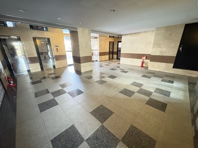 プレステージ明石西のエントランス