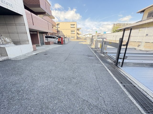 プレステージ明石西の駐車場