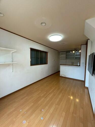 香里南之町　中古一戸建ての居間・リビング|LDK11.0帖
■物件内覧・資金計画相談・住宅ローン相談、リフォーム相談、お問合せ受付中■
※当日・翌日のご内覧、ご相談はお電話でのお問合せがスムーズです！