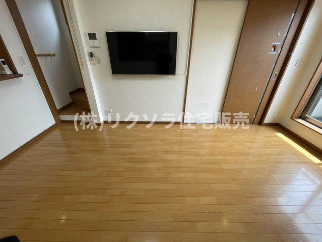 香里南之町　中古一戸建ての居間・リビング|LDK11.0帖
■物件内覧・資金計画相談・住宅ローン相談、リフォーム相談、お問合せ受付中■
※当日・翌日のご内覧、ご相談はお電話でのお問合せがスムーズです！