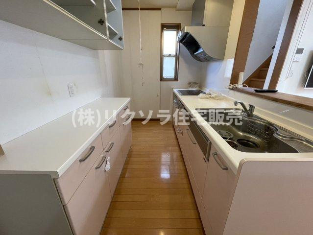 香里南之町　中古一戸建てのキッチン|LDK11.0帖
■物件内覧・資金計画相談・住宅ローン相談、リフォーム相談、お問合せ受付中■
※当日・翌日のご内覧、ご相談はお電話でのお問合せがスムーズです！