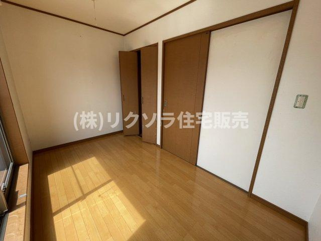 香里南之町　中古一戸建ての寝室|洋室4.5帖
■物件内覧・資金計画相談・住宅ローン相談、リフォーム相談、お問合せ受付中■
※当日・翌日のご内覧、ご相談はお電話でのお問合せがスムーズです！
