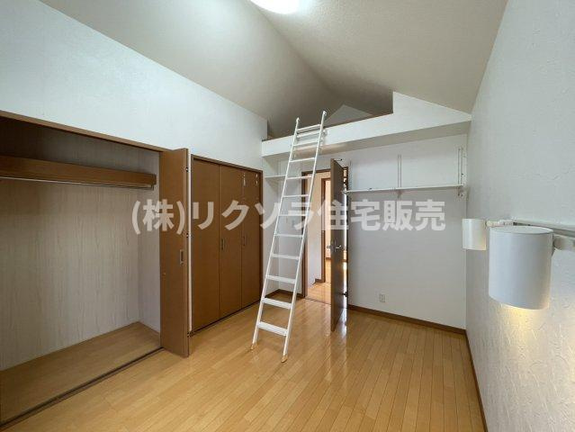 香里南之町　中古一戸建ての子供部屋|洋室6.0帖　ロフト付き
■物件内覧・資金計画相談・住宅ローン相談、リフォーム相談、お問合せ受付中■
※当日・翌日のご内覧、ご相談はお電話でのお問合せがスムーズです！