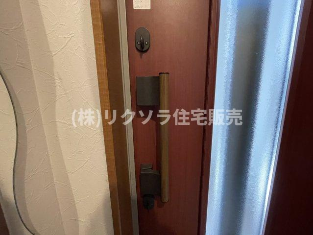 香里南之町　中古一戸建ての防犯設備|ツーシリンダー錠
■物件内覧・資金計画相談・住宅ローン相談、リフォーム相談、お問合せ受付中■
※当日・翌日のご内覧、ご相談はお電話でのお問合せがスムーズです！