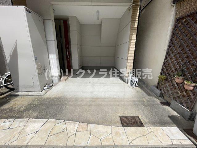 香里南之町　中古一戸建ての駐車場|1台駐車可能
■物件内覧・資金計画相談・住宅ローン相談、リフォーム相談、お問合せ受付中■
※当日・翌日のご内覧、ご相談はお電話でのお問合せがスムーズです！