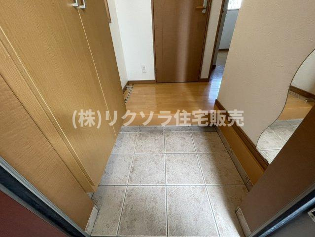 香里南之町　中古一戸建ての内装|玄関内部
■物件内覧・資金計画相談・住宅ローン相談、リフォーム相談、お問合せ受付中■
※当日・翌日のご内覧、ご相談はお電話でのお問合せがスムーズです！