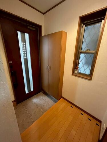 香里南之町　中古一戸建ての玄関|シューズボックス
■物件内覧・資金計画相談・住宅ローン相談、リフォーム相談、お問合せ受付中■
※当日・翌日のご内覧、ご相談はお電話でのお問合せがスムーズです！