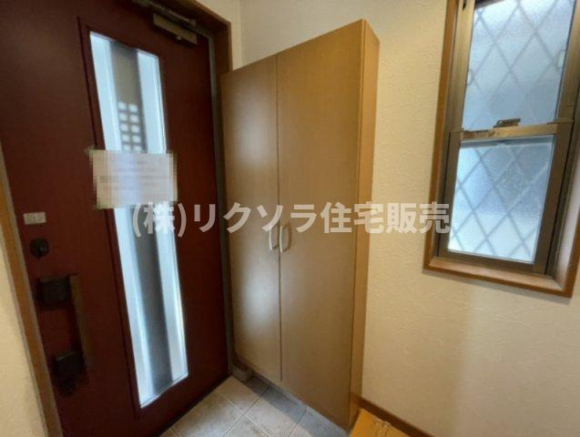 香里南之町　中古一戸建ての玄関|シューズボックス
■物件内覧・資金計画相談・住宅ローン相談、リフォーム相談、お問合せ受付中■
※当日・翌日のご内覧、ご相談はお電話でのお問合せがスムーズです！