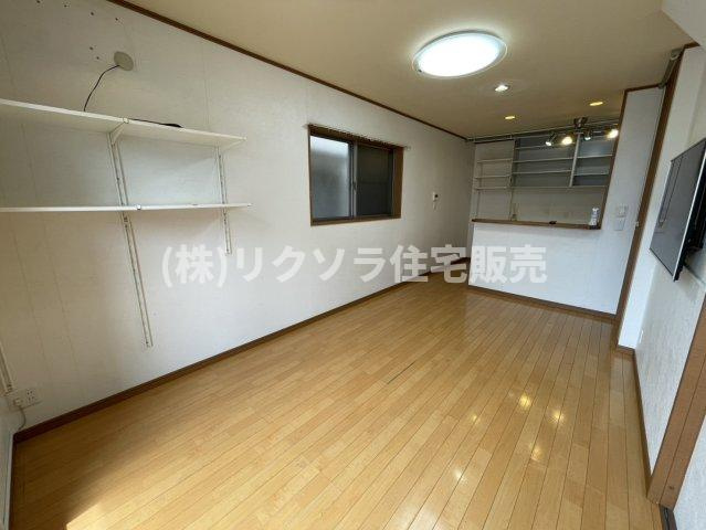 香里南之町　中古一戸建ての居間・リビング|LDK11.0帖
■物件内覧・資金計画相談・住宅ローン相談、リフォーム相談、お問合せ受付中■
※当日・翌日のご内覧、ご相談はお電話でのお問合せがスムーズです！