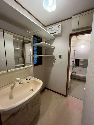 香里南之町　中古一戸建ての脱衣所|洗濯機置き場
■物件内覧・資金計画相談・住宅ローン相談、リフォーム相談、お問合せ受付中■
※当日・翌日のご内覧、ご相談はお電話でのお問合せがスムーズです！