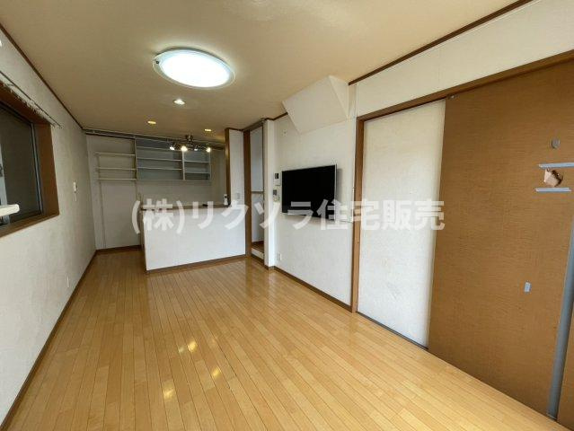香里南之町　中古一戸建ての居間・リビング|LDK11.0帖
■物件内覧・資金計画相談・住宅ローン相談、リフォーム相談、お問合せ受付中■
※当日・翌日のご内覧、ご相談はお電話でのお問合せがスムーズです！