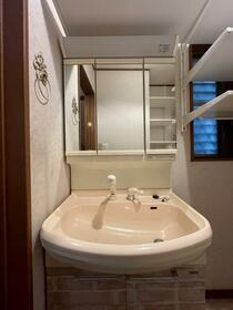 香里南之町　中古一戸建ての独立洗面台|シャワー付き洗面化粧台
■物件内覧・資金計画相談・住宅ローン相談、リフォーム相談、お問合せ受付中■
※当日・翌日のご内覧、ご相談はお電話でのお問合せがスムーズです！