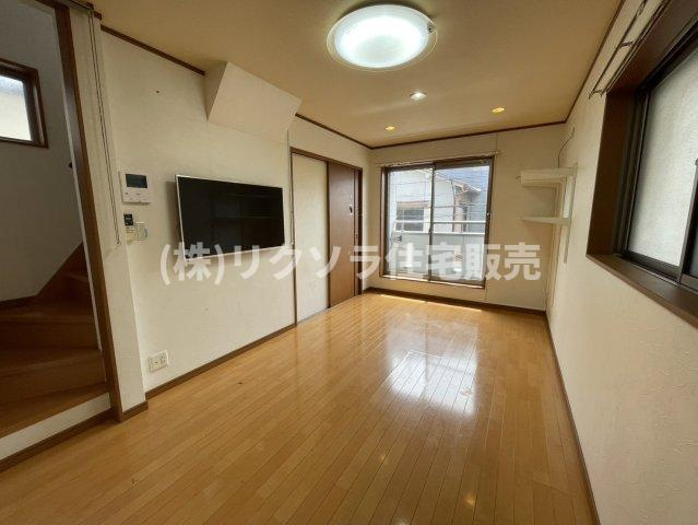 香里南之町　中古一戸建ての居間・リビング|LDK11.0帖
■物件内覧・資金計画相談・住宅ローン相談、リフォーム相談、お問合せ受付中■
※当日・翌日のご内覧、ご相談はお電話でのお問合せがスムーズです！
