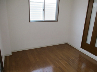 【居間・リビング】 | ハイツシグマⅡ | きれいなお部屋で物も置きやすいですね