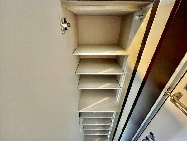 i・Room(アイルーム)の玄関