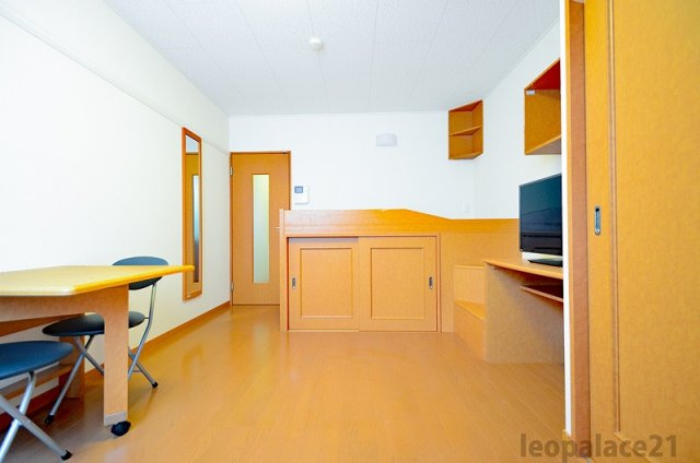 落ち着いて過ごせるお部屋なので、寝室にいかがでしょうか