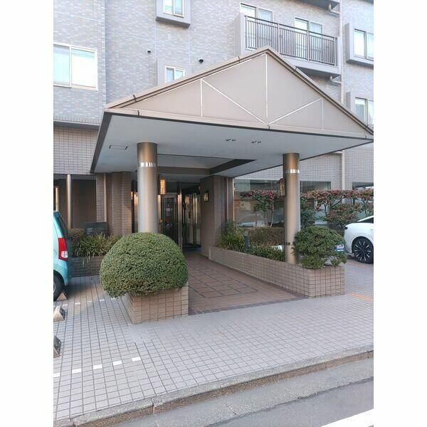 ファミールグラン上杉2丁目のエントランス