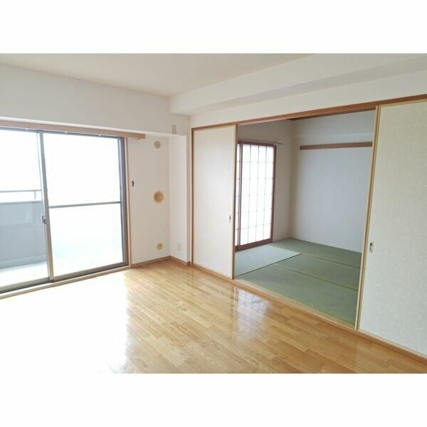 ファミールグラン上杉2丁目の居間・リビング