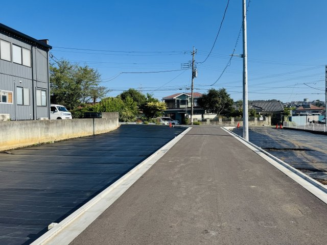 八王子市　大谷町　建築条件無し売地の前面道路含む現地写真|～東側4.5ｍ道路に面しています～