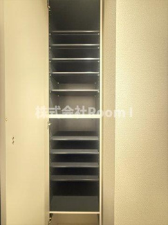 【玄関】 | Ｂｒａｗｎｙ福島・旭化成ヘーベルメゾンHEBEL HAUS | 収納もある玄関です