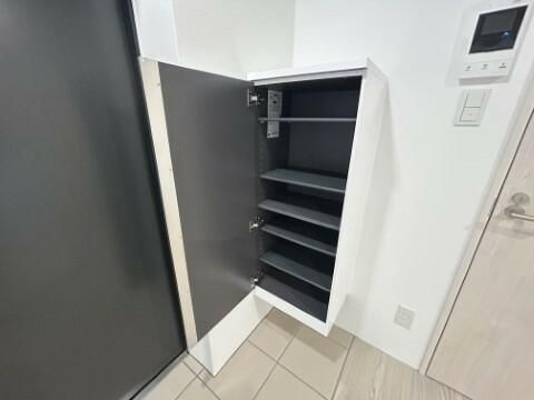 パレス池袋本町の玄関