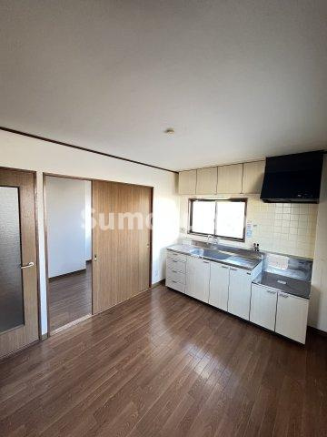 フリーデン若王寺の居間・リビング