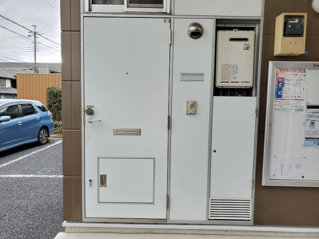 レオパレスエスト　プロスペールの玄関