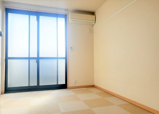 レオパレスボヌール久喜の居間・リビング