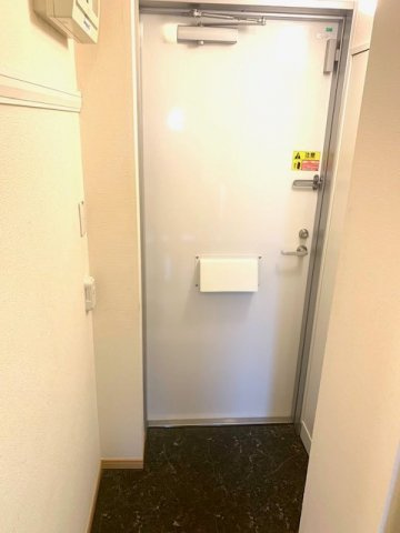 レオパレスボヌール久喜の玄関