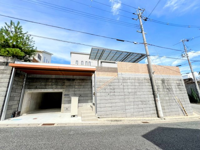 名塩さくら台1丁目の駐車場