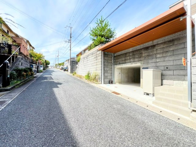 名塩さくら台1丁目の前面道路含む現地写真