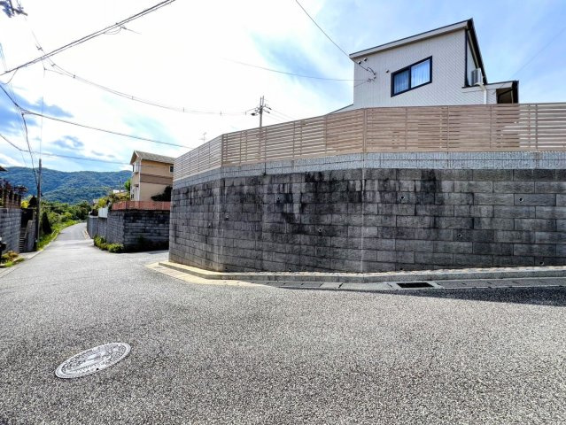 名塩さくら台1丁目の前面道路含む現地写真