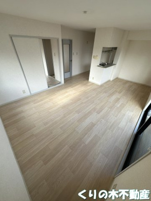 【居間・リビング】 | アーバンアヴェニュー A棟 | 反転タイプのお部屋です（現況を優先します）