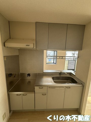 【キッチン】 | アーバンアヴェニュー A棟 | 反転タイプのお部屋です（現況を優先します）