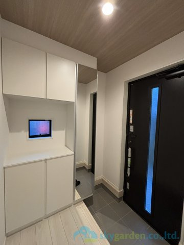 平塚市東中原８期　新築戸建　全3棟3号棟の玄関