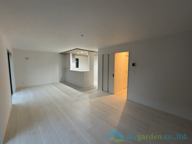 平塚市東中原８期　新築戸建　全3棟3号棟の居間・リビング