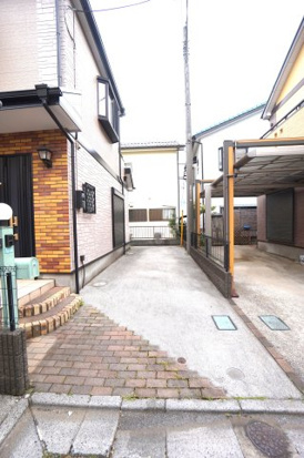 新座市野火止8丁目戸建の駐車場