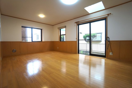 新座市野火止8丁目戸建の居間・リビング