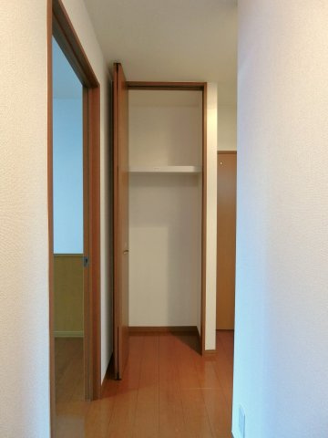 リンデンバウムB棟の収納|イメージ102号室の写真