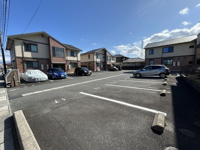 リンデンバウムB棟の駐車場