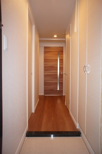 エンクレスト県庁前の玄関|きれいな玄関です