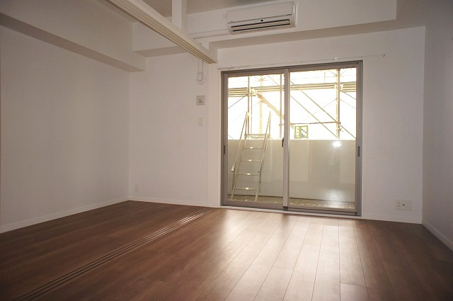 エンクレスト県庁前の居間・リビング|おしゃれな居間です