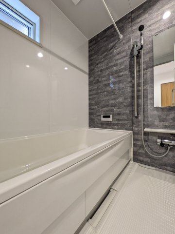 【浴室】 | お子様と一緒にバスタイムを楽しめる広々浴室